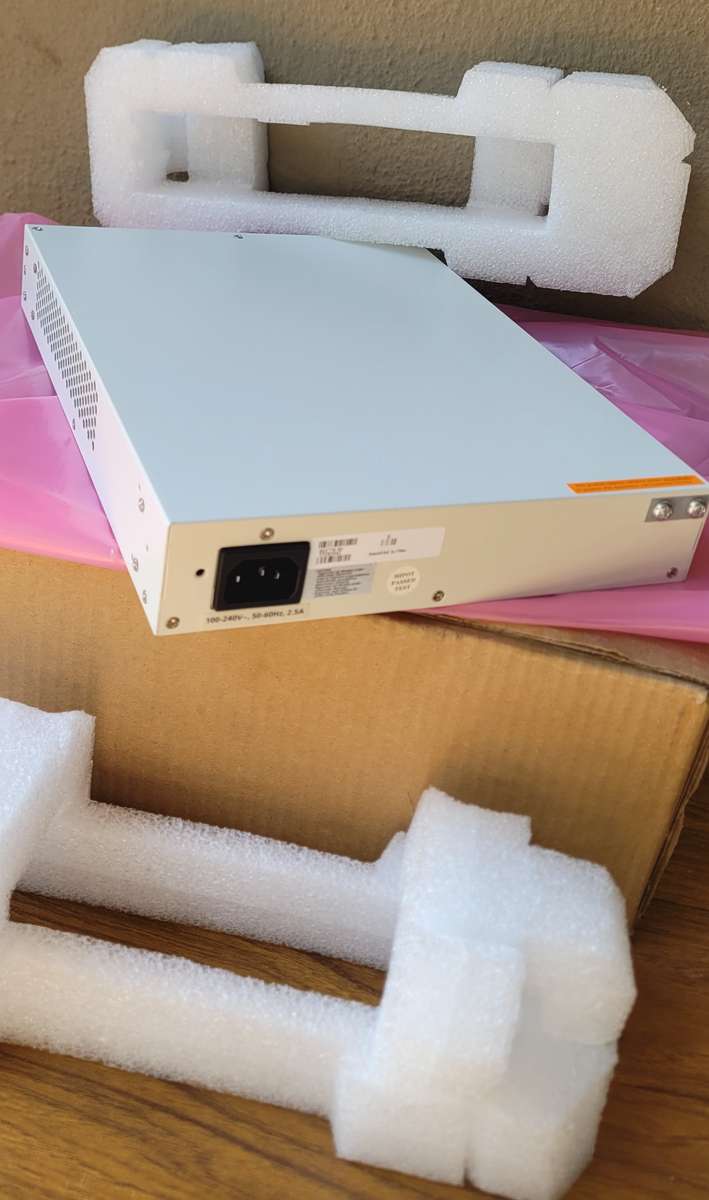 UNUSED Alcatel Lucent Omni-Switch. Powers On As Pictured. (06450-P10) SWITCH ONLY