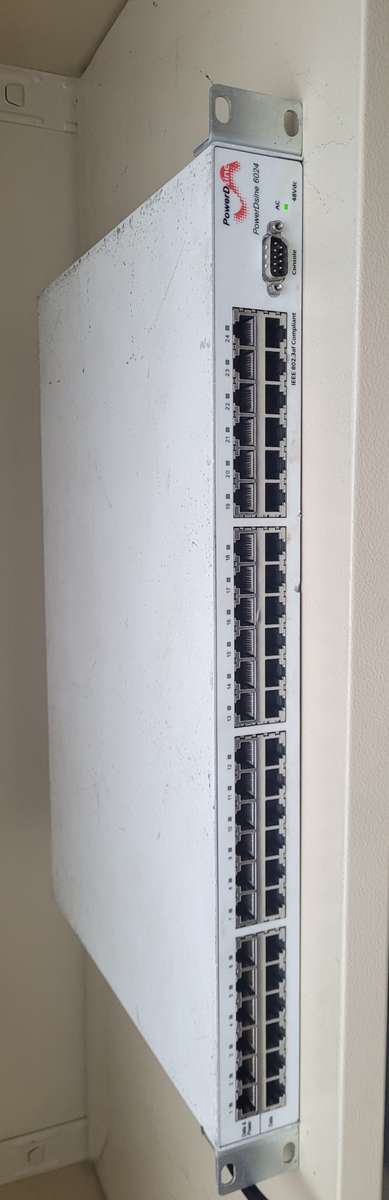 USED/Switching-On 24-Port PowerDsine 6024 Gigabit Switch. (Excludes Power Cable)