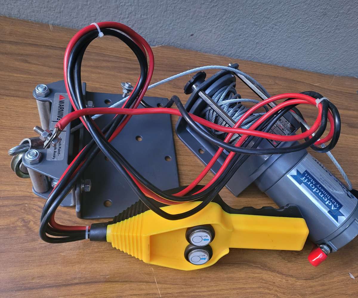 Hardly Used 2000w MAC Afric Winch (EWK2000)