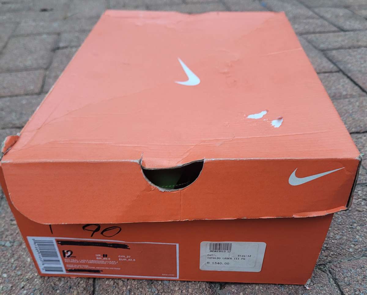 UNUSED.. Nike T90. Size UK 11 - Slim Fit. (Former Display Item)