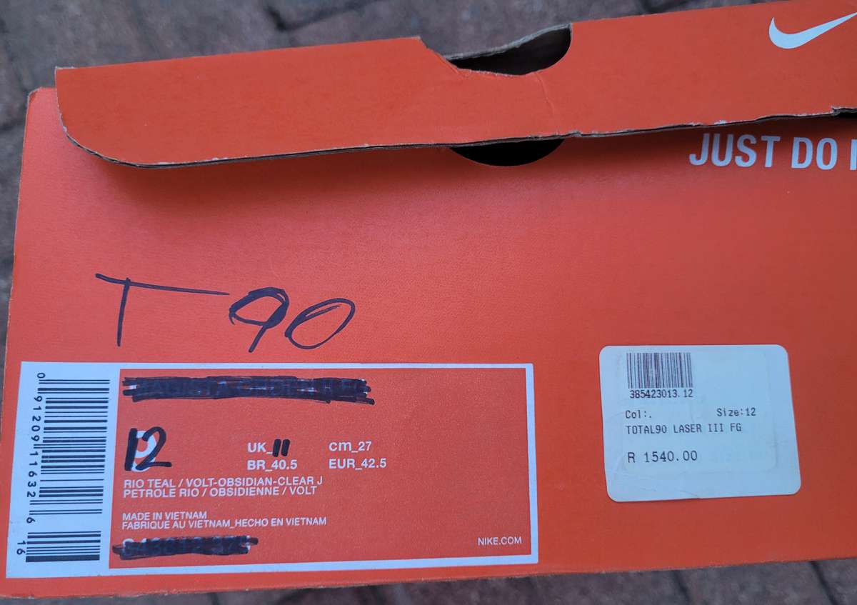 UNUSED.. Nike T90. Size UK 11 - Slim Fit. (Former Display Item)