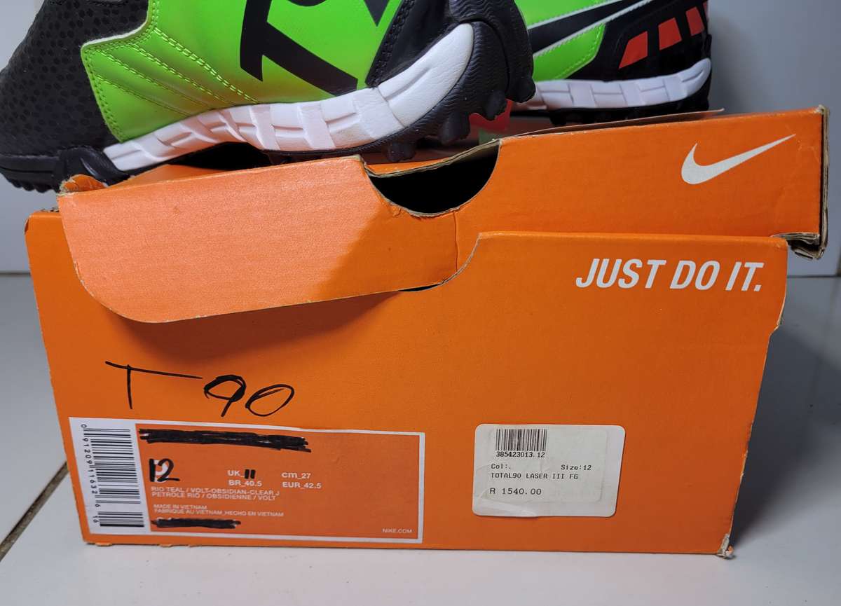 UNUSED.. Nike T90. Size UK 11 - Slim Fit. (Former Display Item)