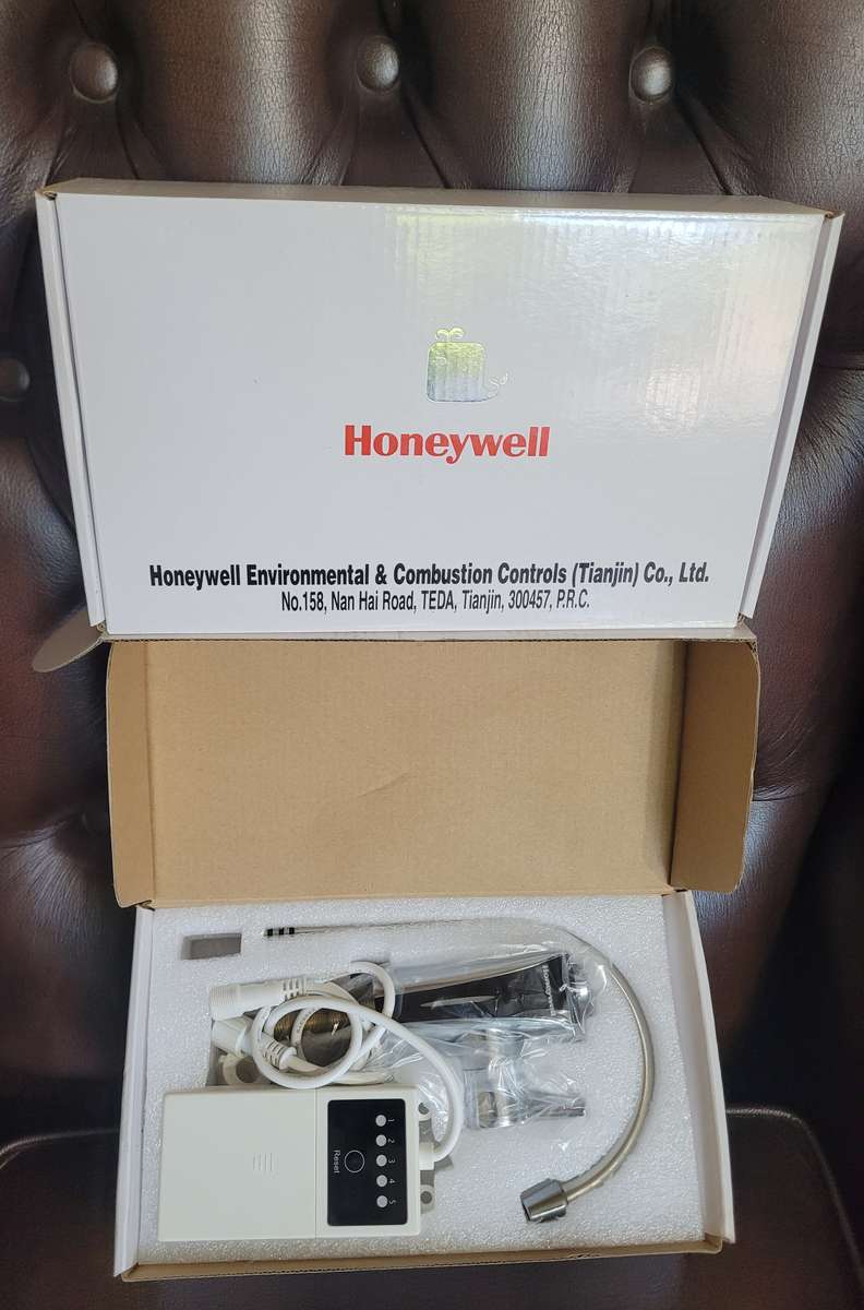 UNUSED HONEYWELL SMF Smart Water Faucet (Partly Water-Soaked Box)