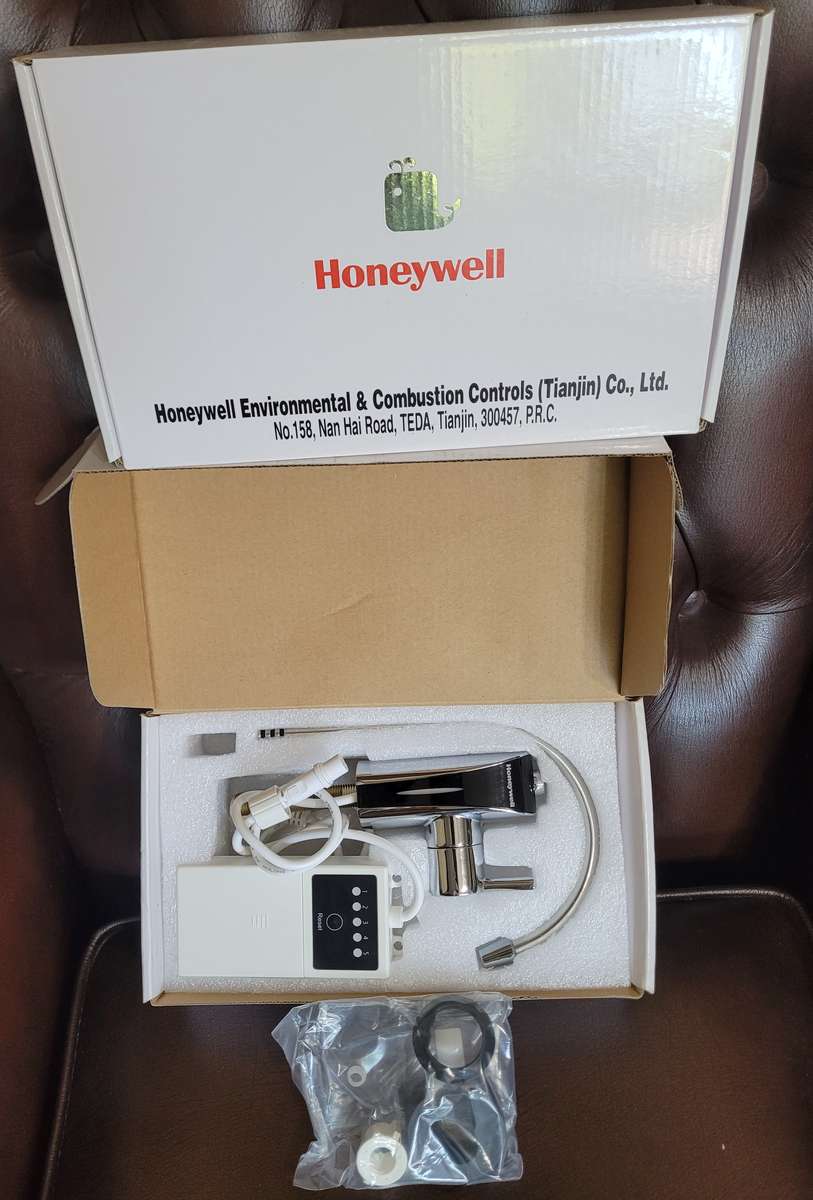 UNUSED HONEYWELL SMF Smart Water Faucet (Partly Water-Soaked Box)