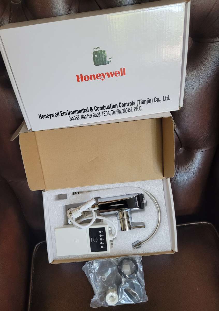 UNUSED HONEYWELL SMF Smart Water Faucet (Partly Water-Soaked Box)