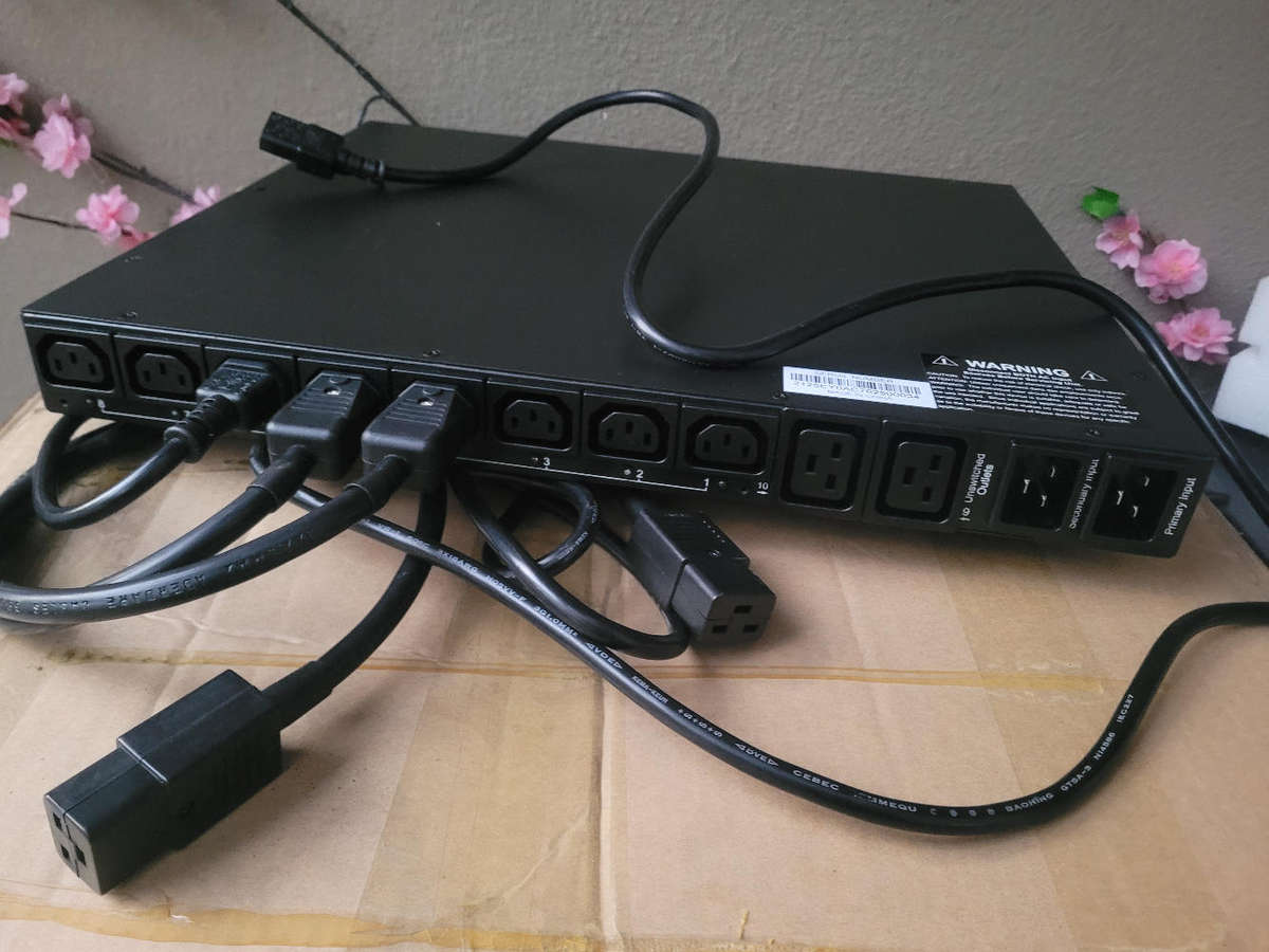 UNUSED. Tripp-Lite Metered ATS PDU  1U Rack-Mount Single-Phase PDU (PDUMH20HVAT)