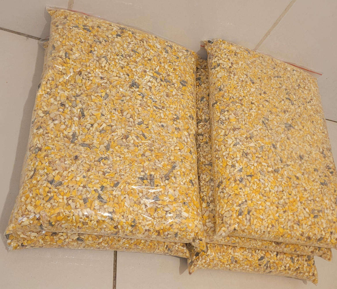 2Kg Mixed Fowl Feed (Bid Per Pack)