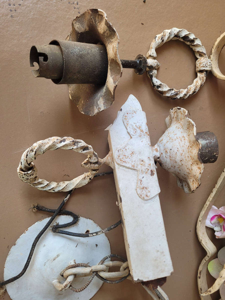 Antique chandelier/Light Fixtures (Bid per lot)