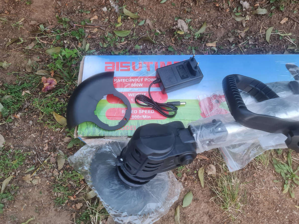 24v, 800w Lithium Battery-Operated, Extendable Brush Cutter (As Used, Factory Display Item)