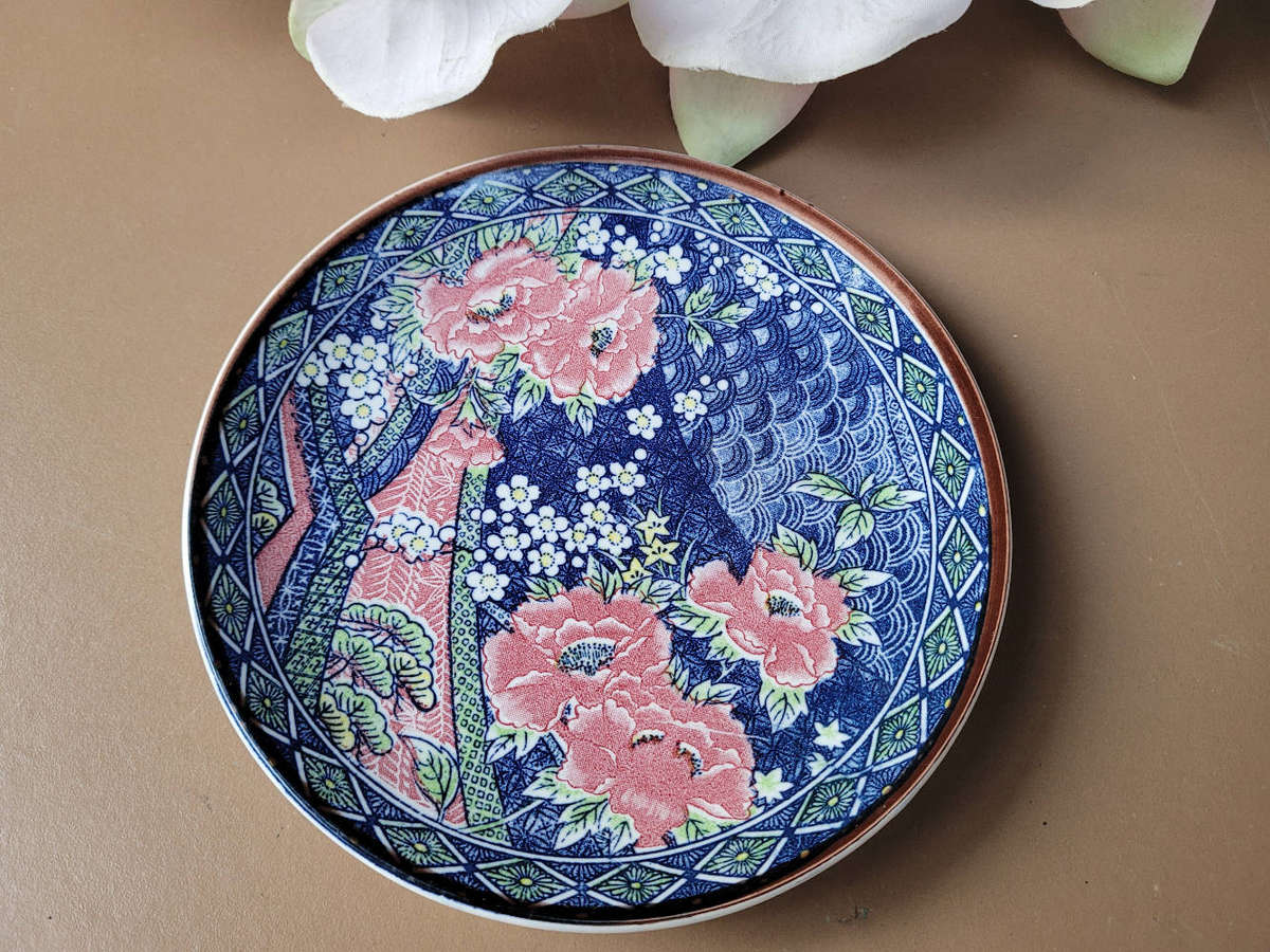 Well-Preserved Collectable Oriental Imari ware.  (Bid Per Lot)