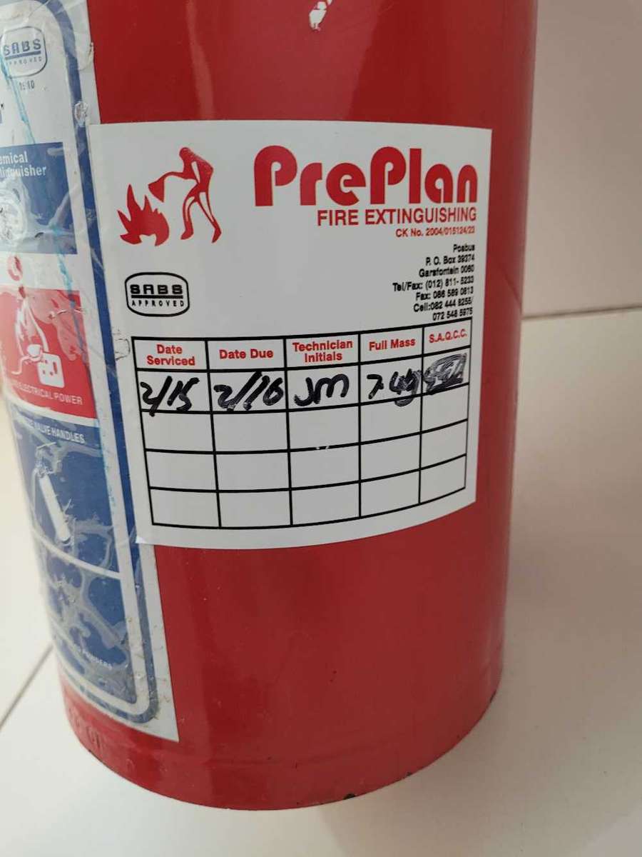 4.5 Kg FULL Fire Extinguisher. (Next Recharge Date: 2/16).