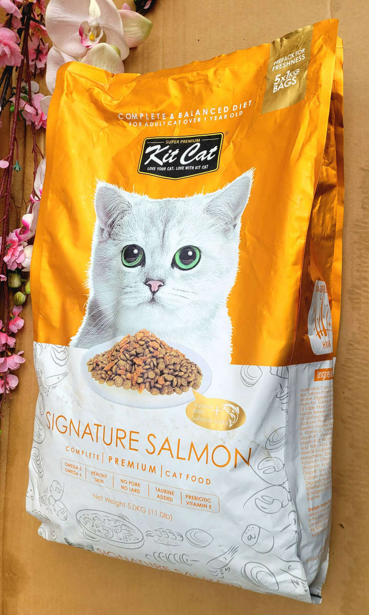 5.0Kg SIGNATURE SALMON Complete Balanced Diet For Cats. BB: 23.04.25