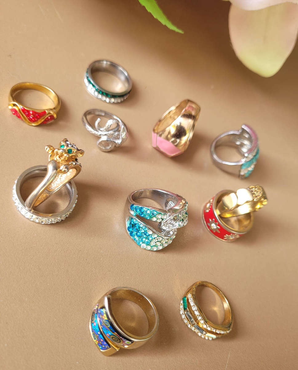 JOB-LOT Costume Jewellery. ( Bid Per Lot)