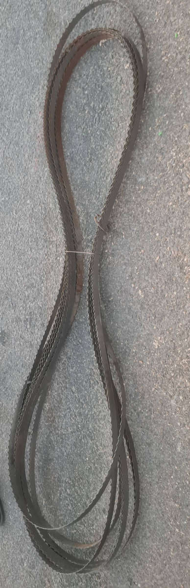 UNUSED... Industrial Band Saw Blades. Some Patches Of Storage Rust. 4.6m (L) x 13cm.  Bid Per Blade