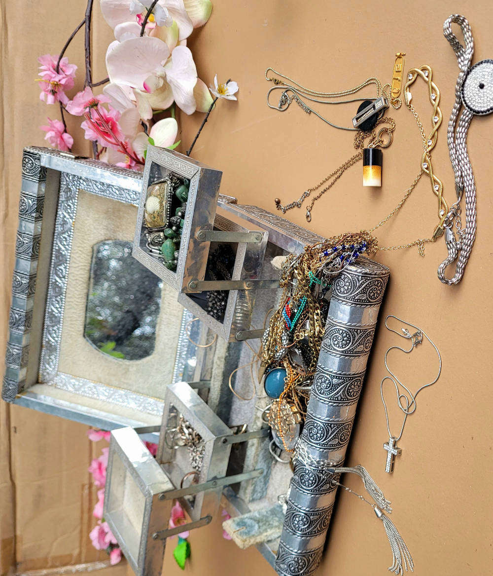 JOB-LOT Mixed Good-Used Jewellery In Cosmetic Box-As Pictured (Back Hinge Loose)