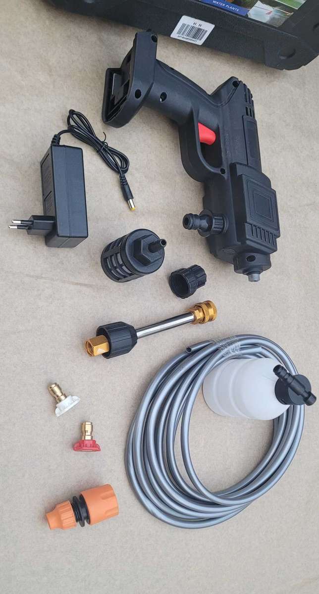 NO BATTERY. UNUSED Cleaning High Preasure Spray Gun (As Pictured)