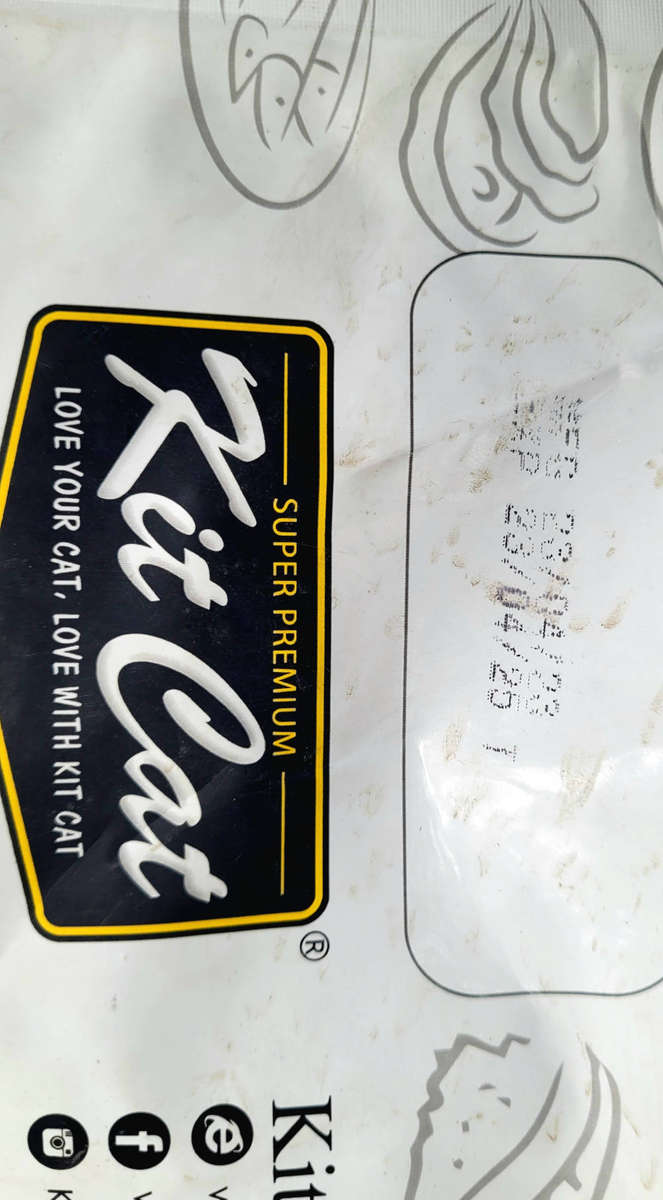 5.0Kg CHICKEN CUISINE Complete And Balanced Diet For Adult Cat-1 year And Older. EXPIRY: 23 04 23