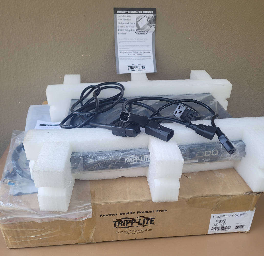 UNUSED. Tripp-Lite Metered ATS PDU  1U Rack-Mount Single-Phase PDU (PDUMH20HVAT)