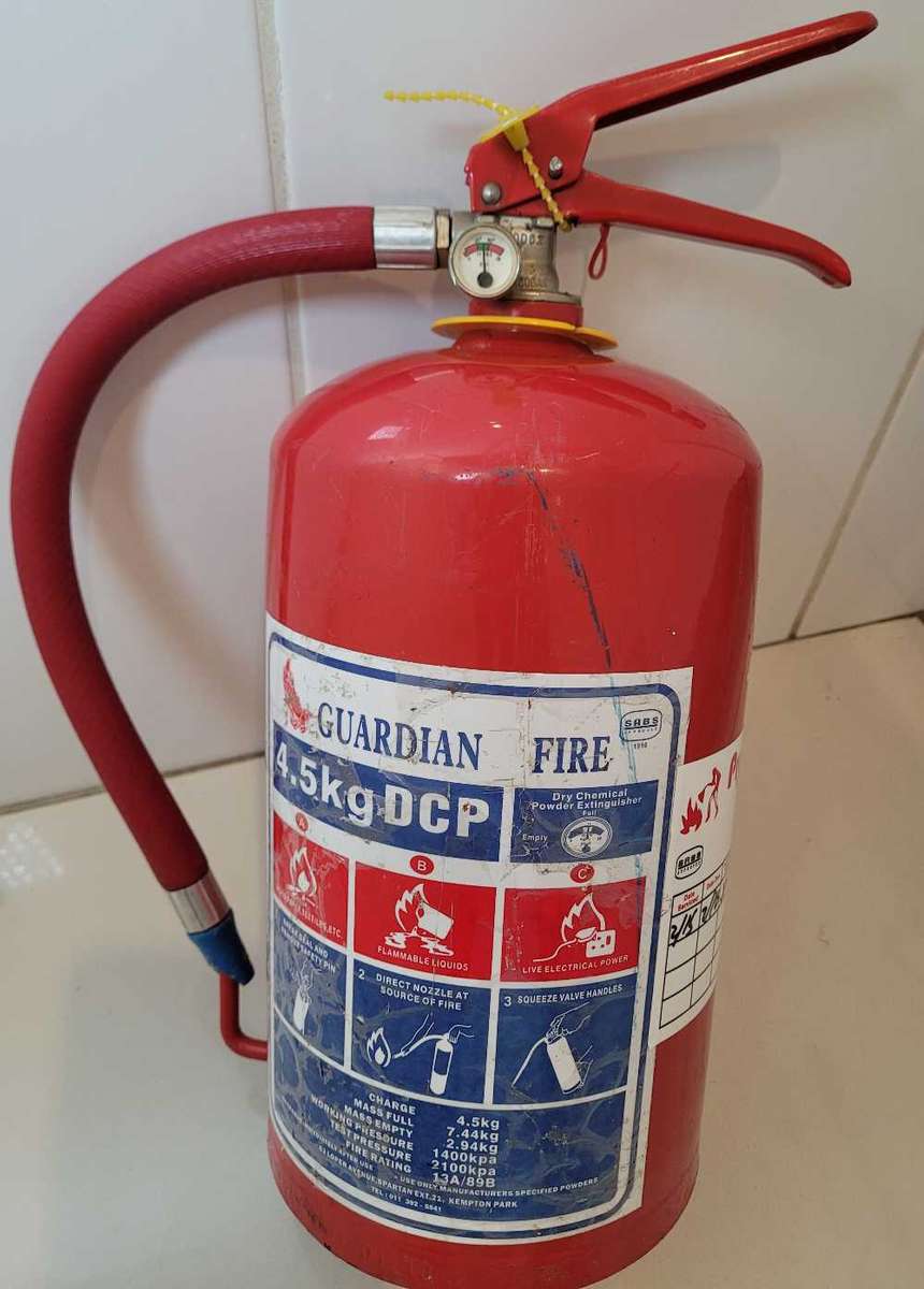 4.5 Kg FULL Fire Extinguisher. (Next Recharge Date: 2/16).
