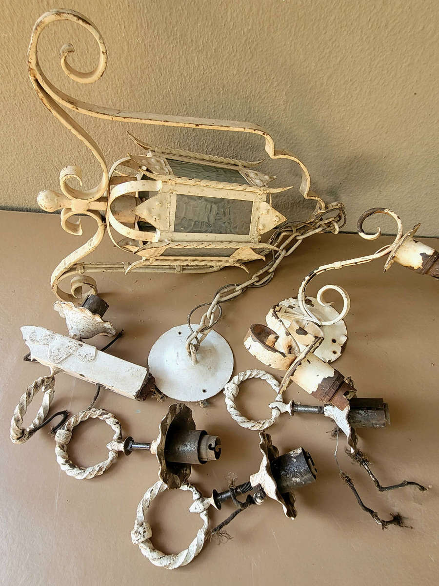 Antique chandelier/Light Fixtures (Bid per lot)