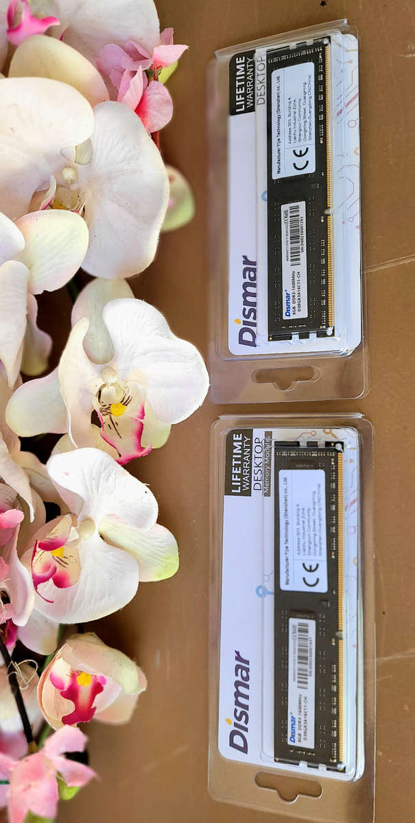 8 GB DESKTOP MEMORRY Card - Compatible With INTEL AMD-Up To 64 GB.  (Bid Per Piece)