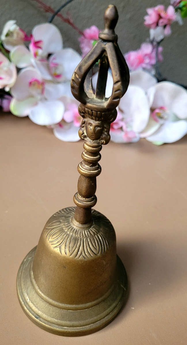Medium-Sized Solid Brass TIBETAN/GHANTA Ritual Bell. Quite Loud!!  (19)cm Tall