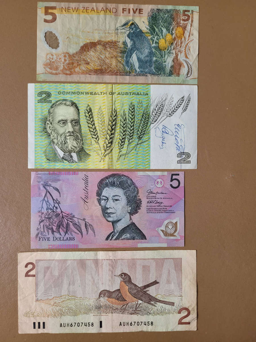 CANADA/AUSTRALIA/NEW ZEALAND Bank Notes (As Pictured)  Bid Per Piece-To Take All 4x