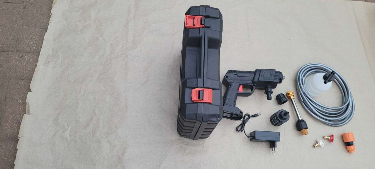 NO BATTERY. UNUSED Cleaning High Preasure Spray Gun (As Pictured)