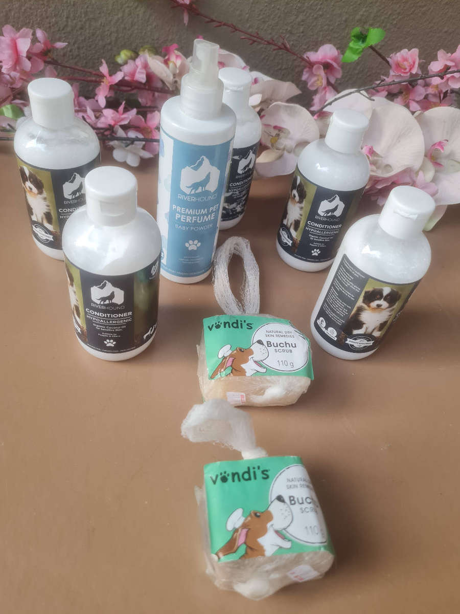 A Good Variety Of PET CARE Lot.  (Bid Per Lot)  BB: 2025/2024. See All Pics