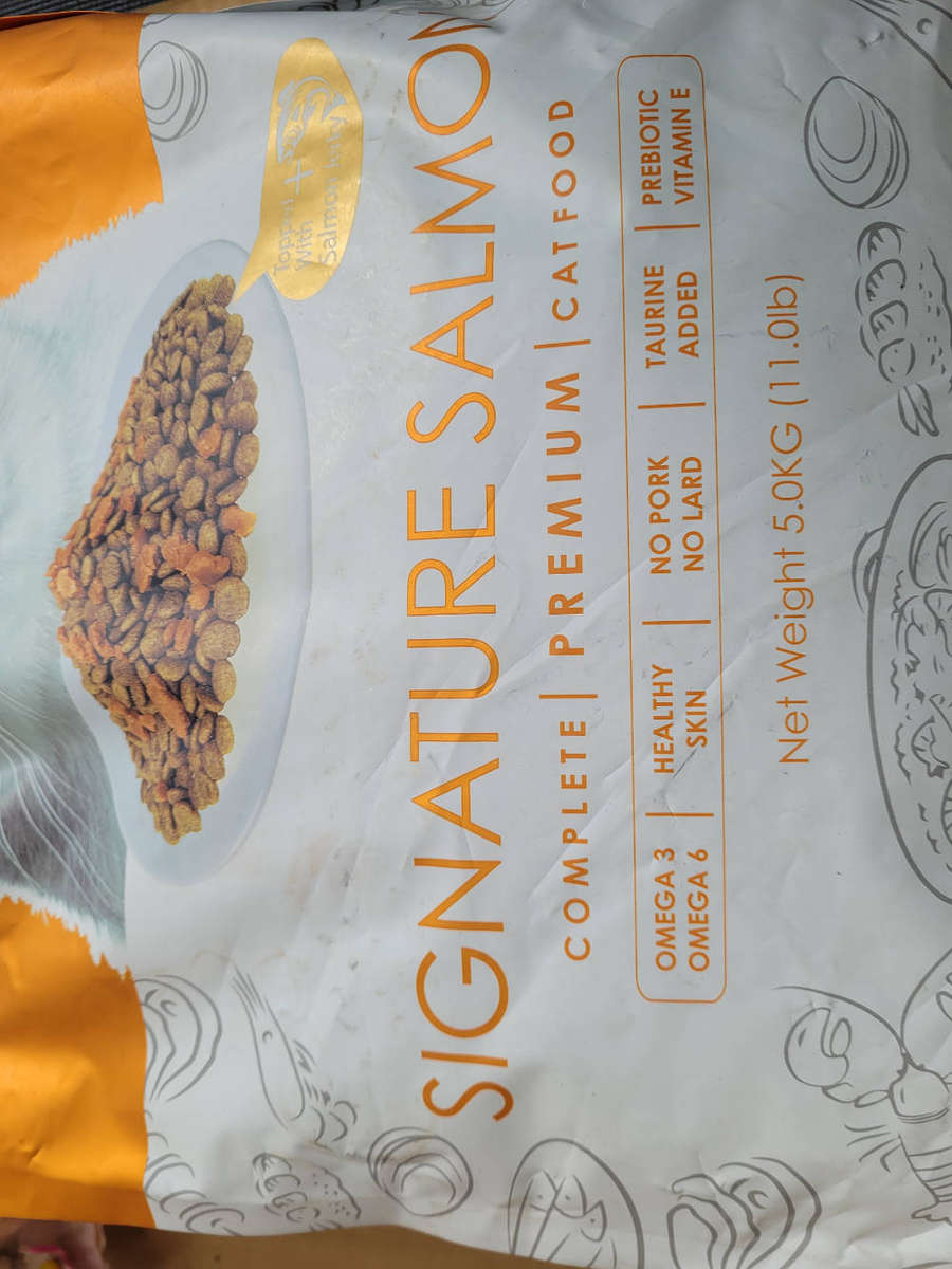 5.0Kg SIGNATURE SALMON Complete Balanced Diet For Cats. BB: 23.04.25