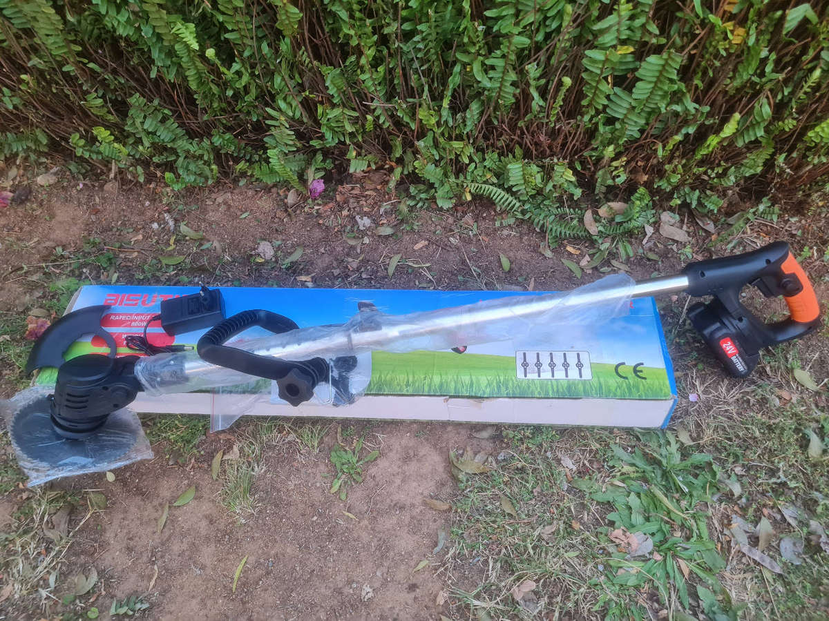 24v, 800w Lithium Battery-Operated, Extendable Brush Cutter (As Used, Factory Display Item)