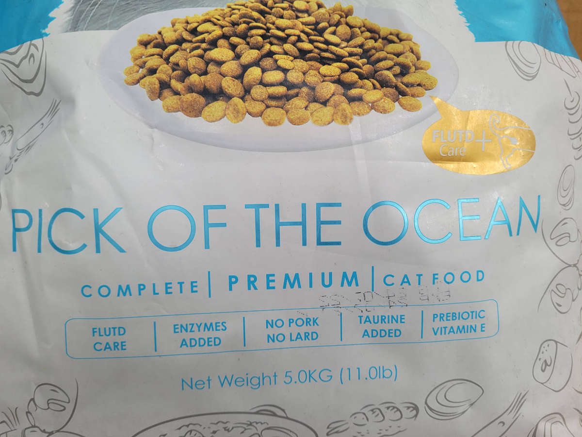 5.0Kg PICK OF THE OCEAN Complete And Balanced Diet For Adult Cat-1 year And Older. EXPIRY: 23 04 25