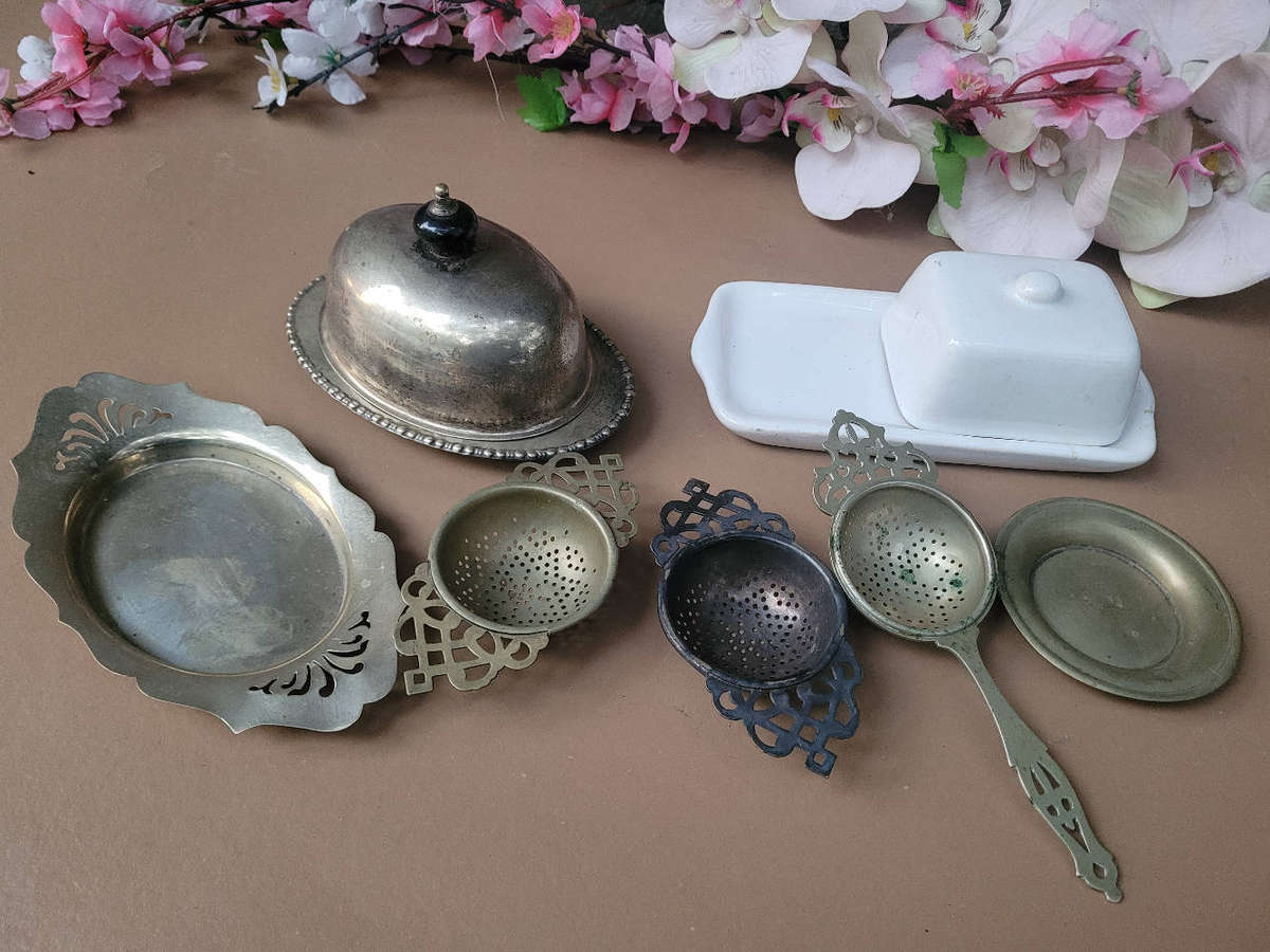 Vintage Mixed Lot-As Pictured. (Bid Per Lot)