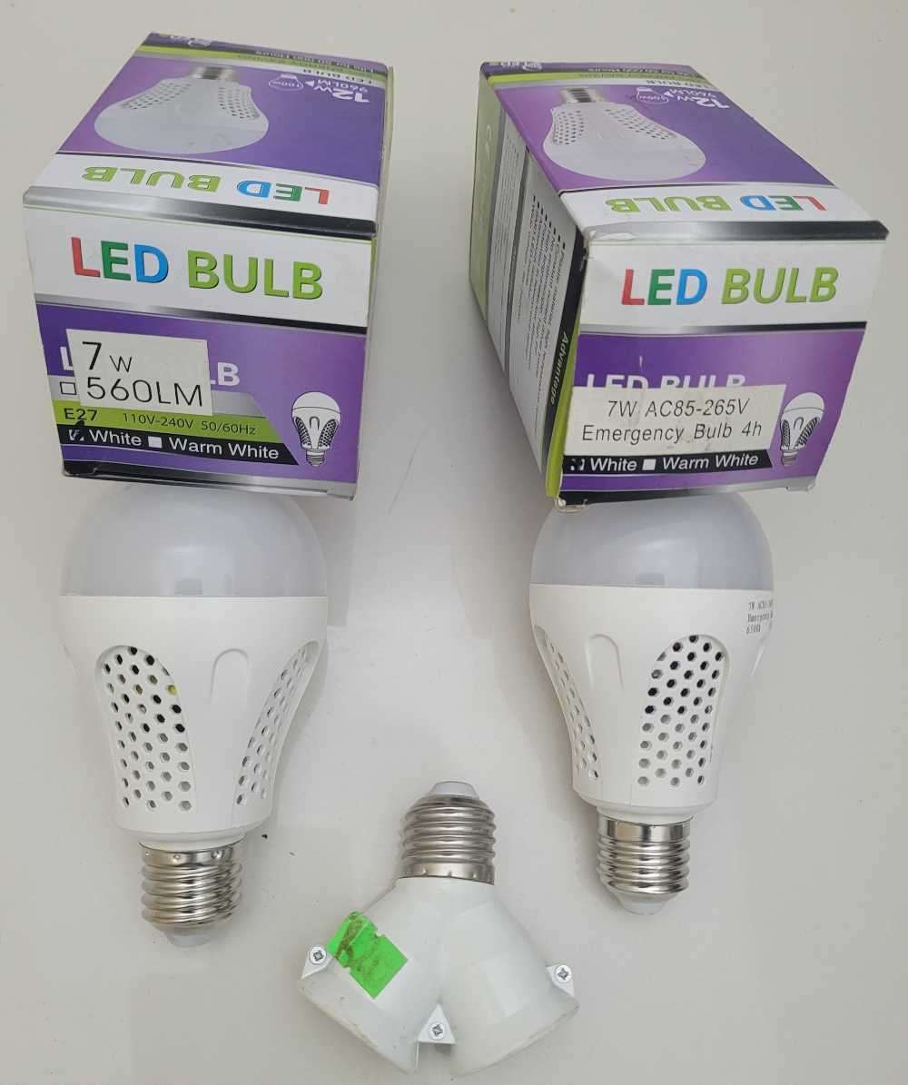 UNUSED Twin Screw-On Light Bulb ADAPTOR (With 2x Free 7v  LED Bulbs . NO BOX