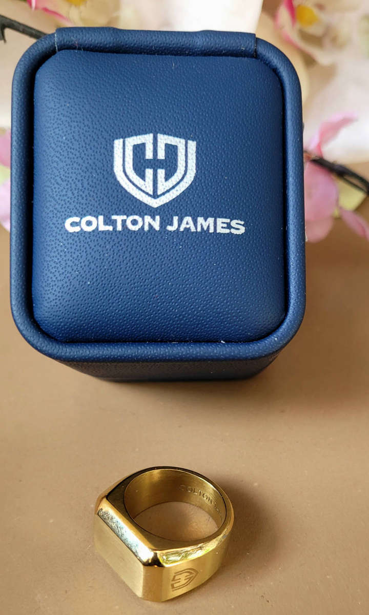 COLTON JAMES Clean-Used Men`s Delta Classic Signet Ring.
