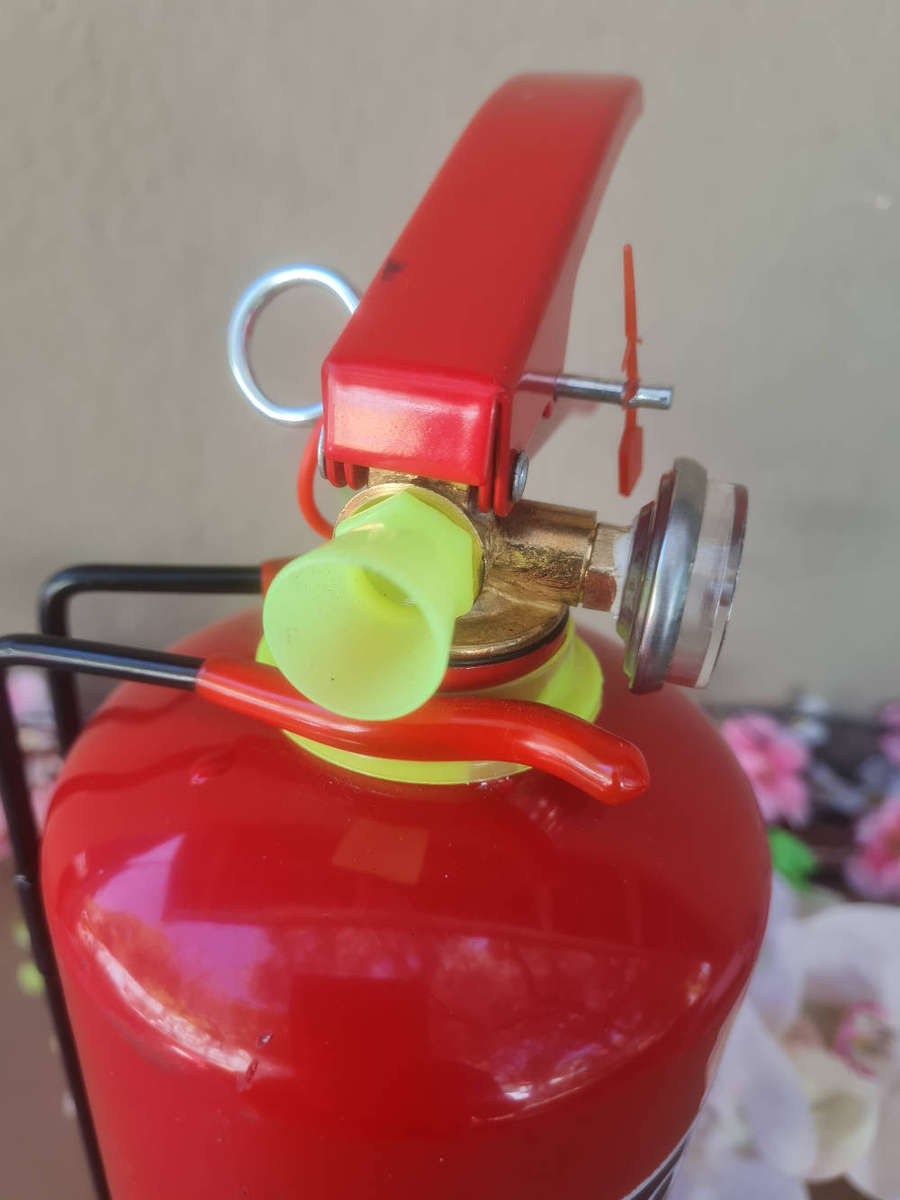 2Kg Clean-Used, Charged Fire Extinguisher (Almost Brand New)