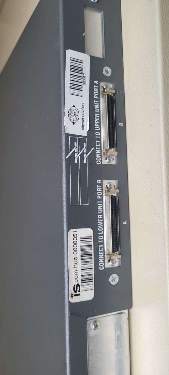 USED/Switching-On SMC Tiger Stack 3312TC Multi-Segment Stackable Hub. (Excludes Power Cable)