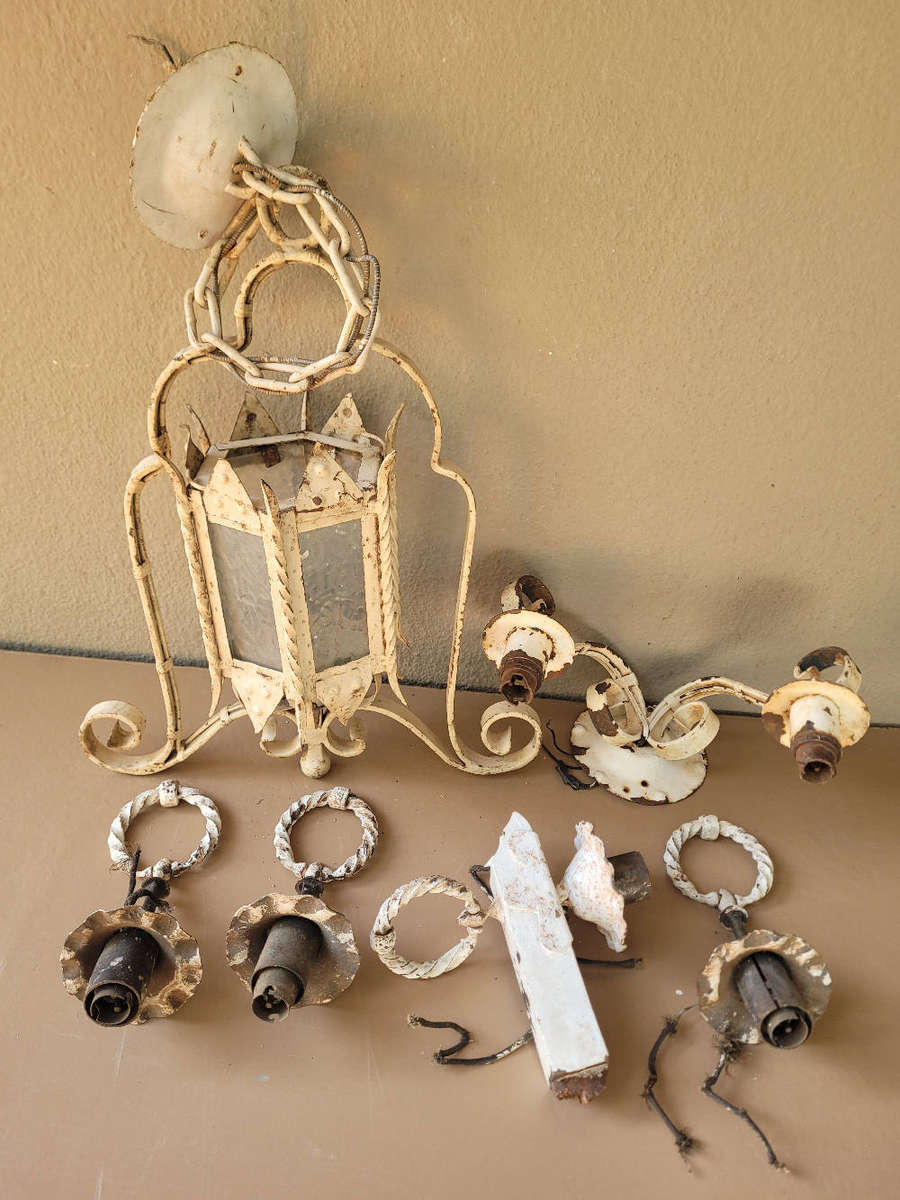 Antique chandelier/Light Fixtures (Bid per lot)