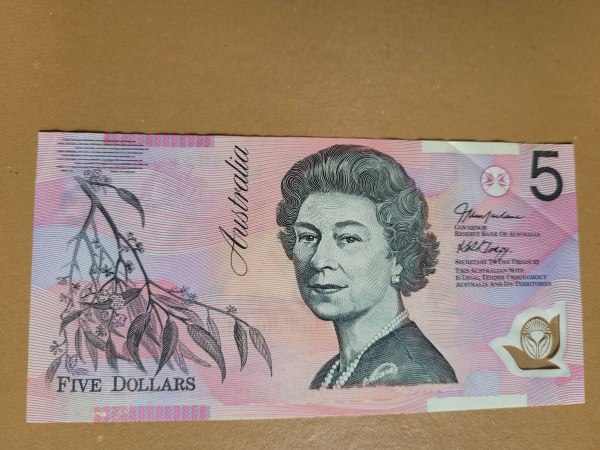 CANADA/AUSTRALIA/NEW ZEALAND Bank Notes (As Pictured)  Bid Per Piece-To Take All 4x