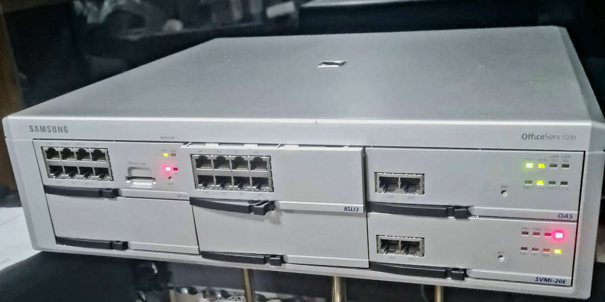 Hardly Used...Samsung OfficeServe 7200 PABX/Phone System