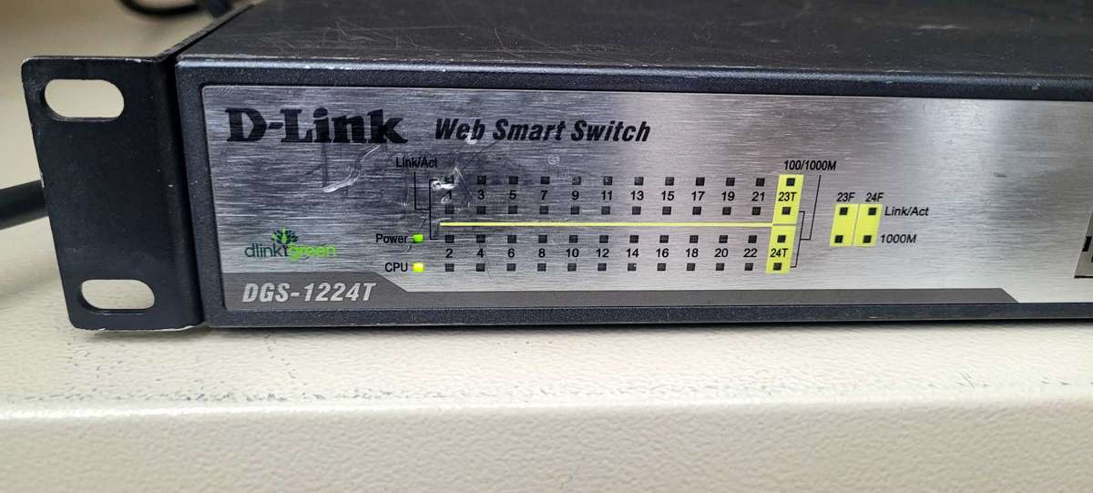 24-Port TP Link WEB SMART Switch (DGS-1224T) Bundle. Bid Per Lot