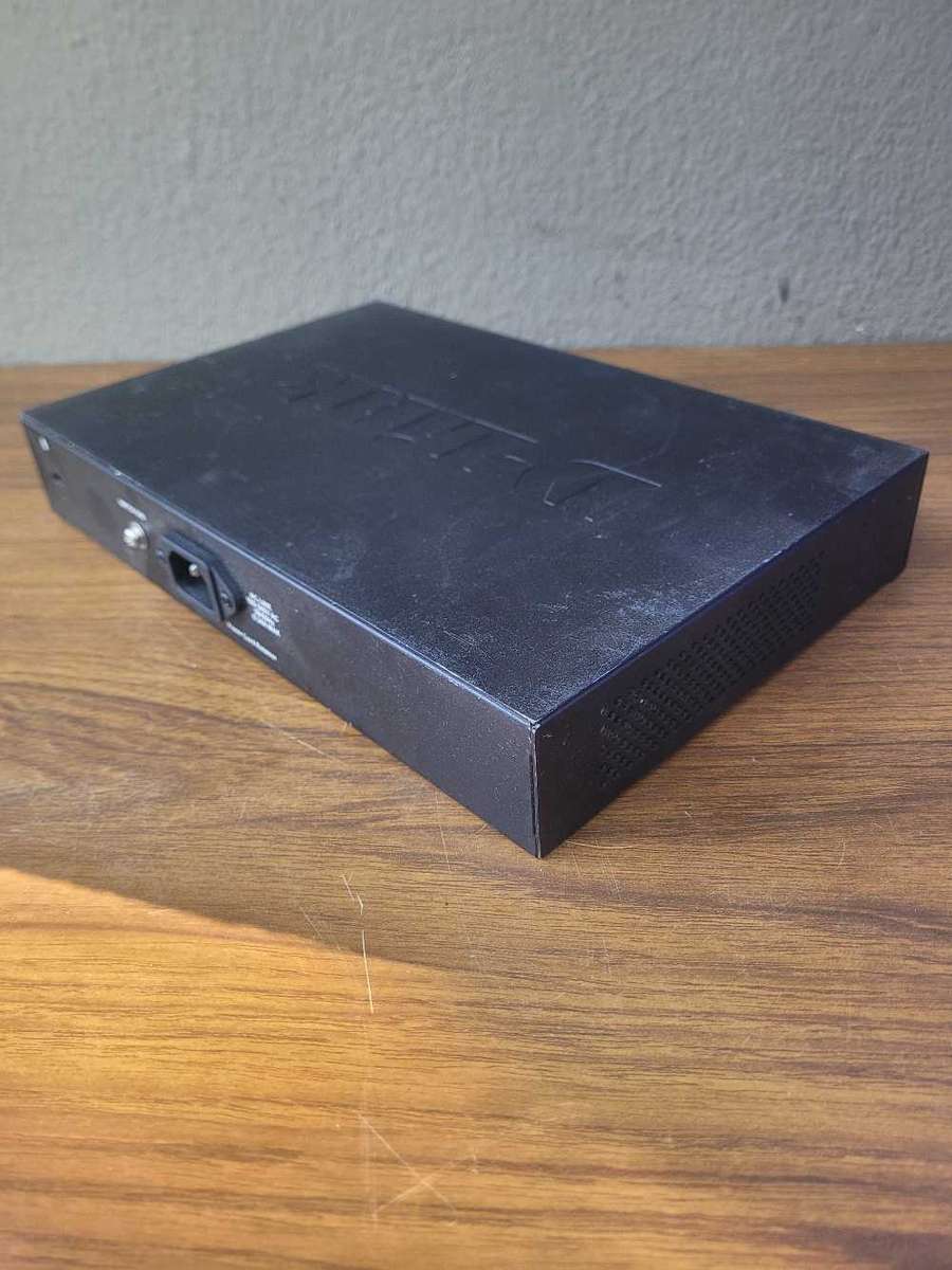 D-LINK (DG-S1210-20)Ethernet. Switch Powers-On