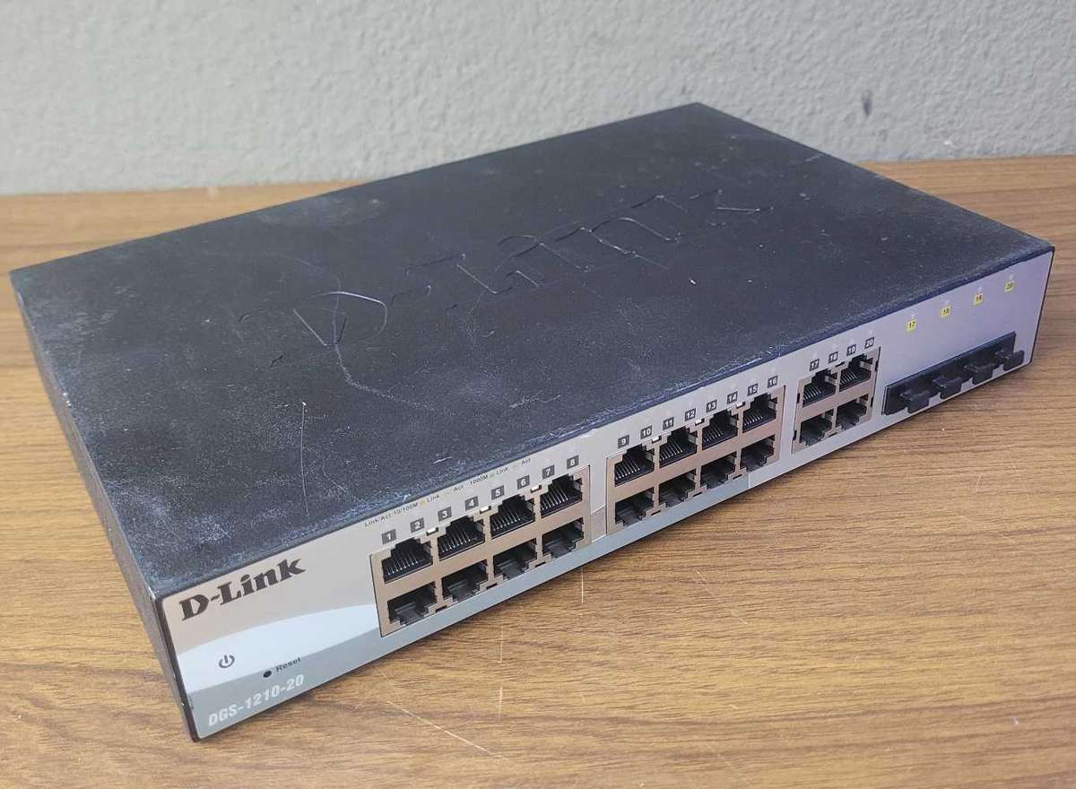 D-LINK (DG-S1210-20)Ethernet. Switch Powers-On
