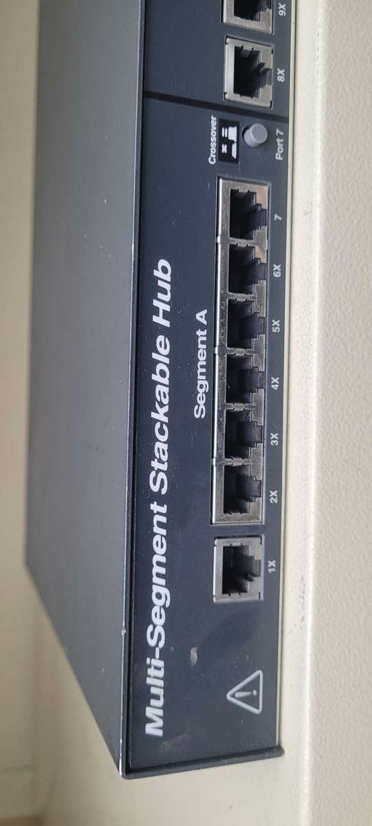 USED/Switching-On SMC Tiger Stack 3312TC Multi-Segment Stackable Hub. (Excludes Power Cable)