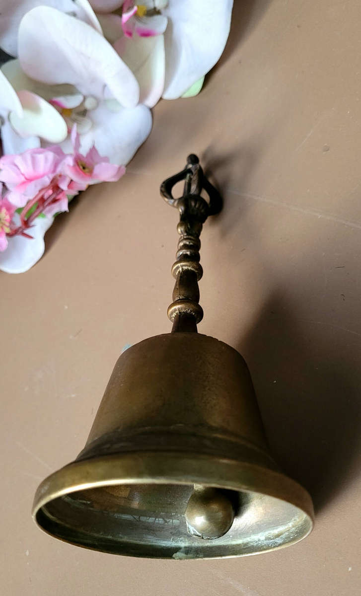 Medium-Sized Solid Brass TIBETAN/GHANTA Ritual Bell. Quite Loud!!  (19)cm Tall