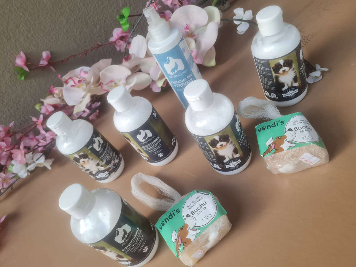 A Good Variety Of PET CARE Lot.  (Bid Per Lot)  BB: 2025/2024. See All Pics