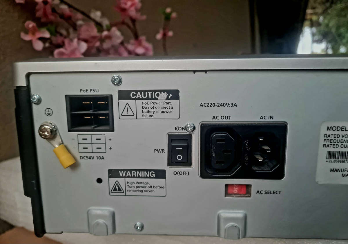 Hardly Used...Samsung OfficeServe 7200 PABX/Phone System