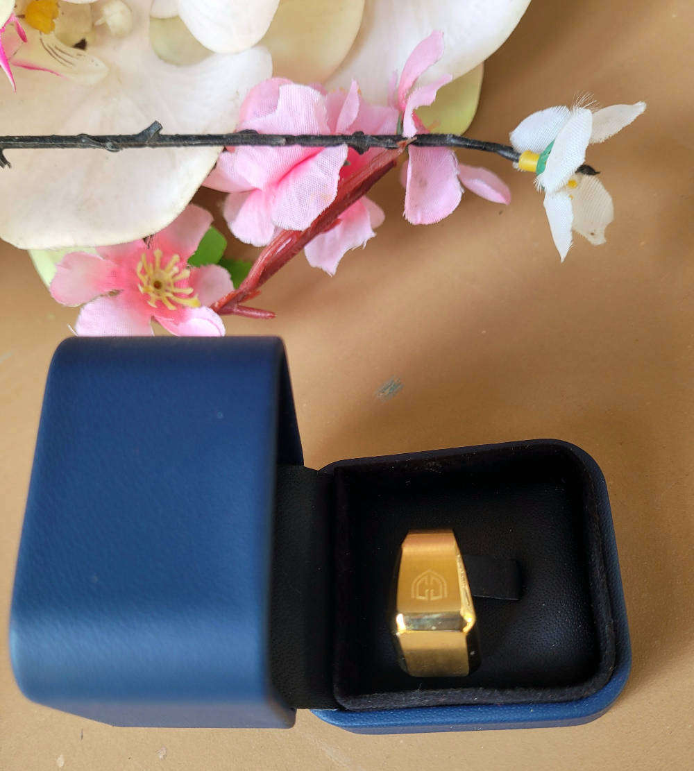 COLTON JAMES Clean-Used Men`s Delta Classic Signet Ring.