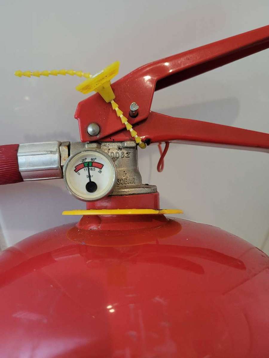 4.5 Kg FULL Fire Extinguisher. (Next Recharge Date: 2/16).