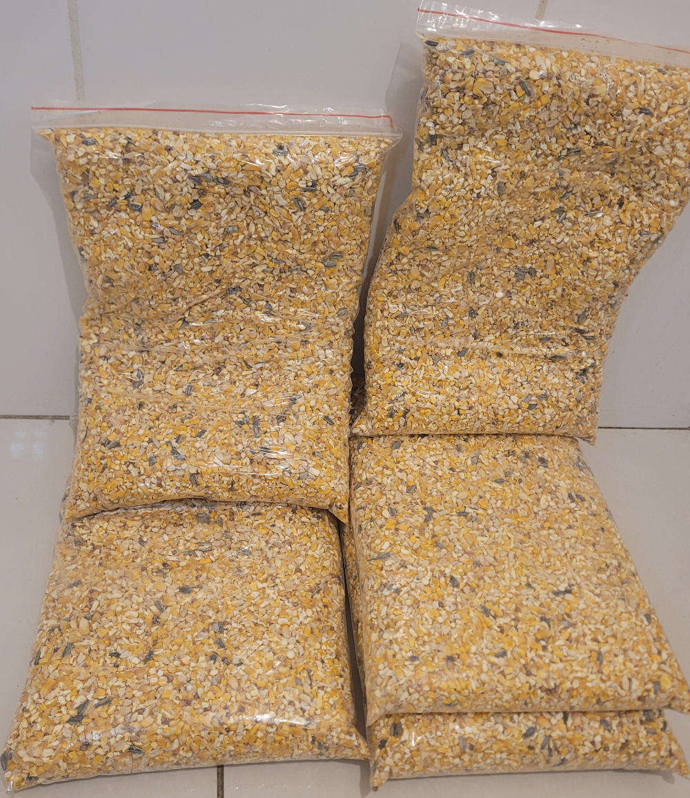 2Kg Mixed Fowl Feed (Bid Per Pack)
